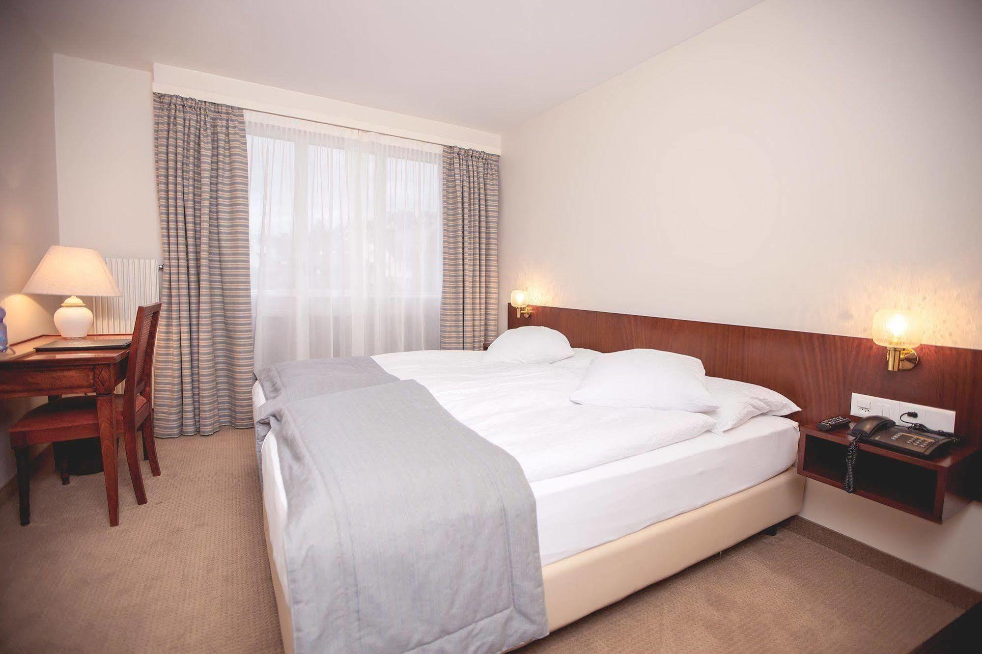 Hotel De Chailly Монтрё Экстерьер фото